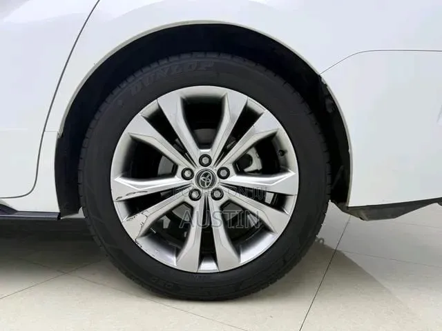 Toyota Sienna 2024 White