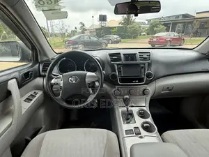 Toyota Highlander 3.5L 4WD 2013 Silver