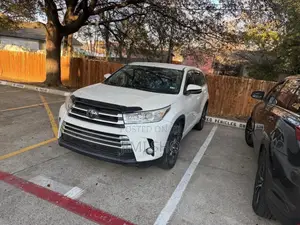 Toyota Highlander LE Plus 4x2 V6 (3.5L 6cyl 8A) 2017 Beige