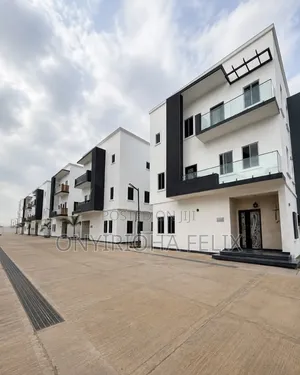 5bdrm Duplex in Jahi Gilmore for rent