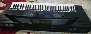 Yamaha PSR S750