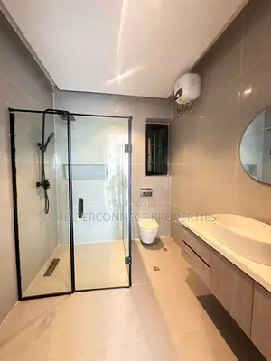 2bdrm Apartment in Lekki Phase 1 for rent