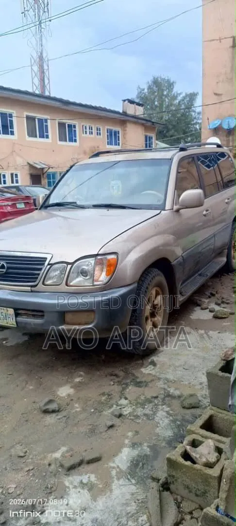 Lexus LX 470 AWD 2001