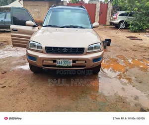 Toyota RAV4 Automatic 2000 Gold