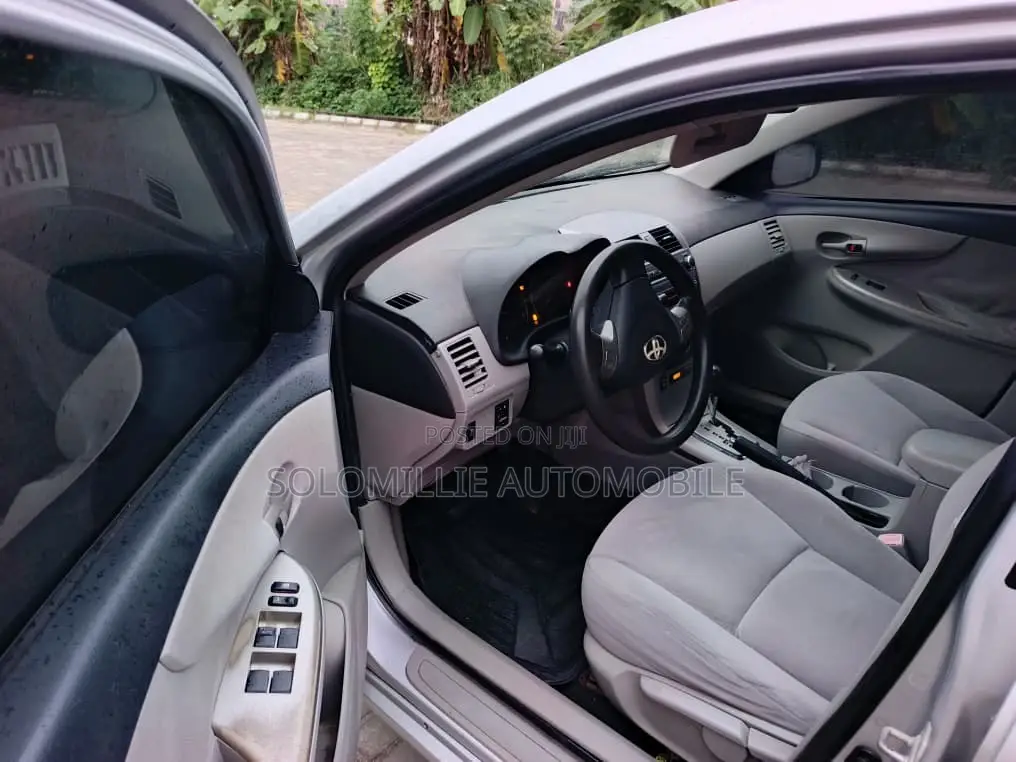 Toyota Corolla 2012 Silver