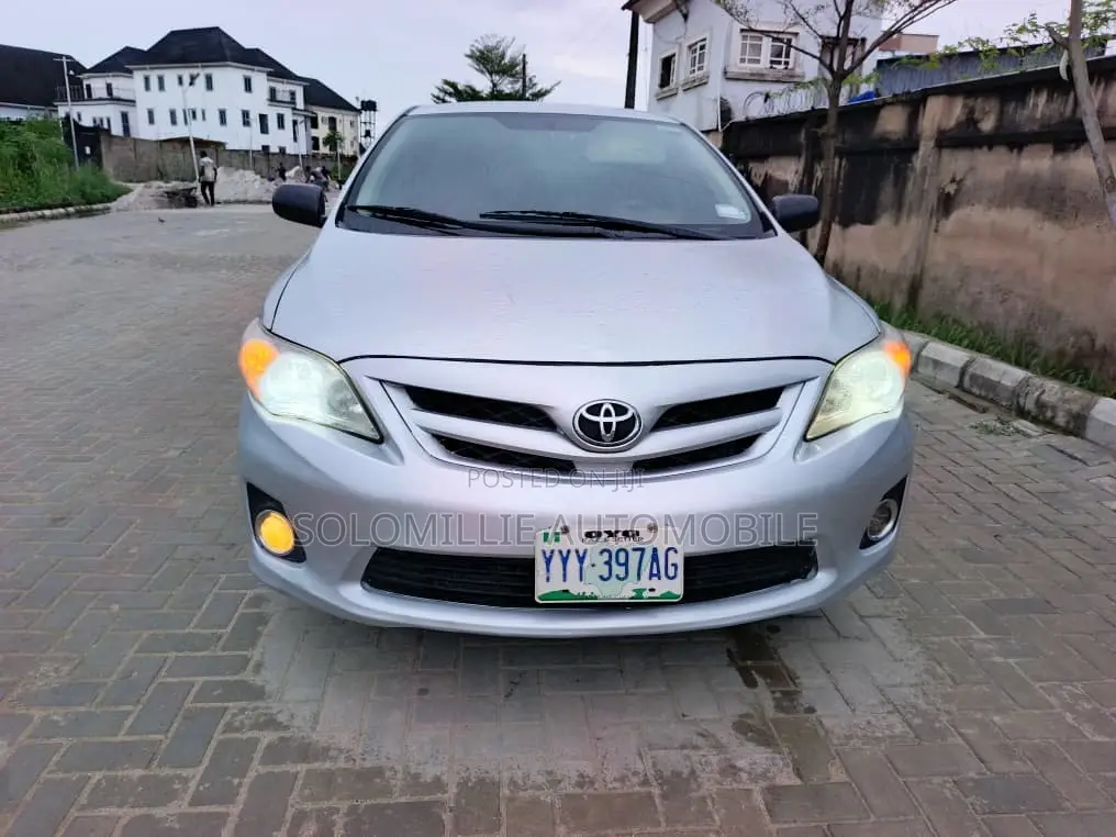 Toyota Corolla 2012 Silver