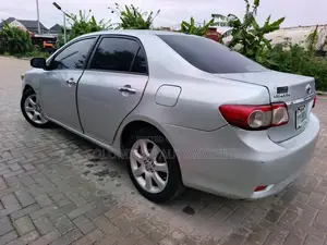 Toyota Corolla 2012 Silver