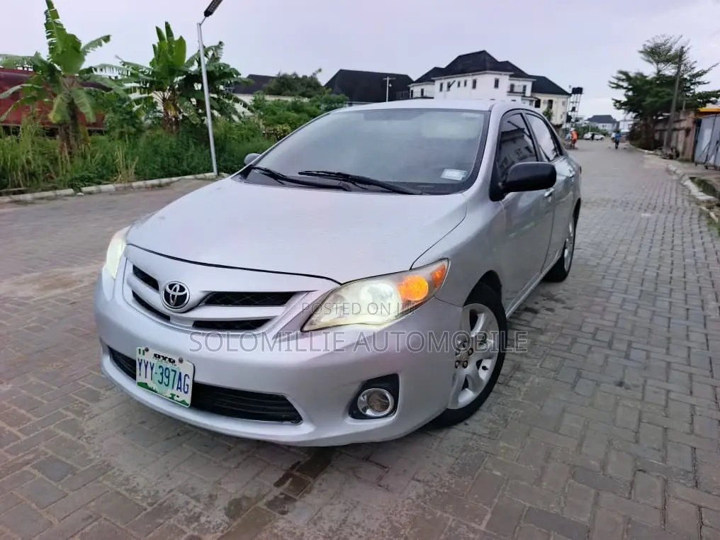 Toyota Corolla 2012 Silver