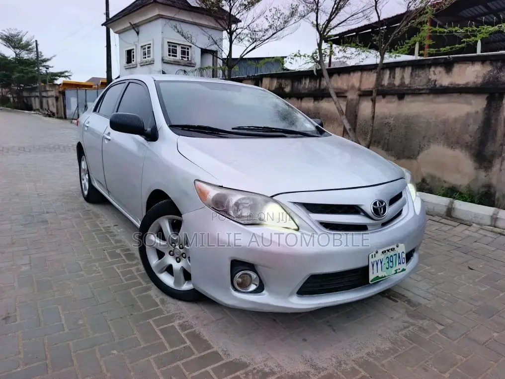 Toyota Corolla 2012 Silver