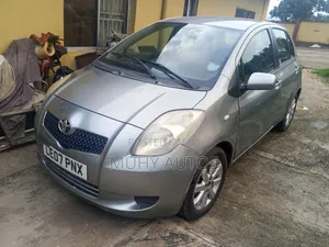 Toyota Yaris 2001 Gray