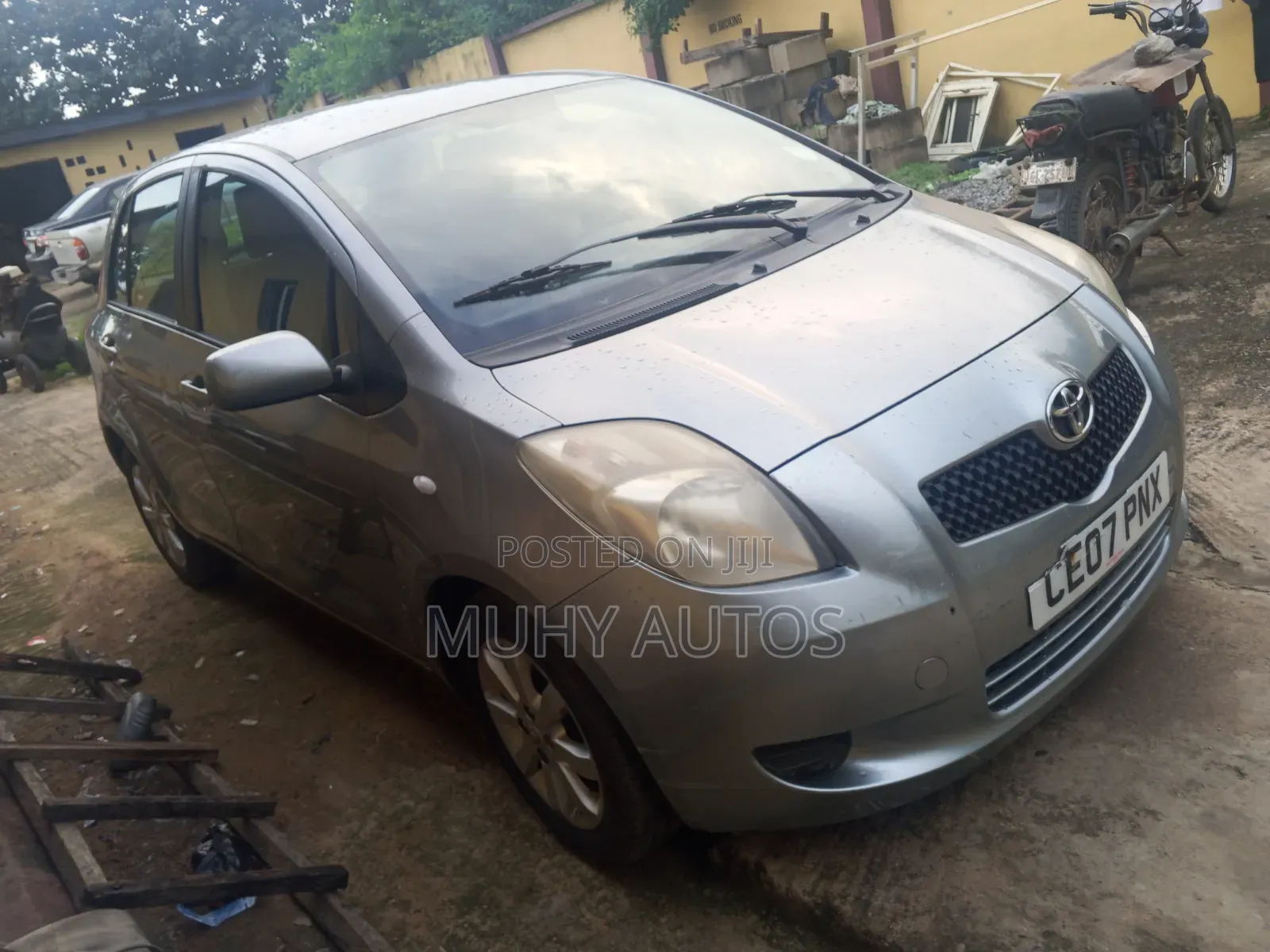 Toyota Yaris 2001 Gray