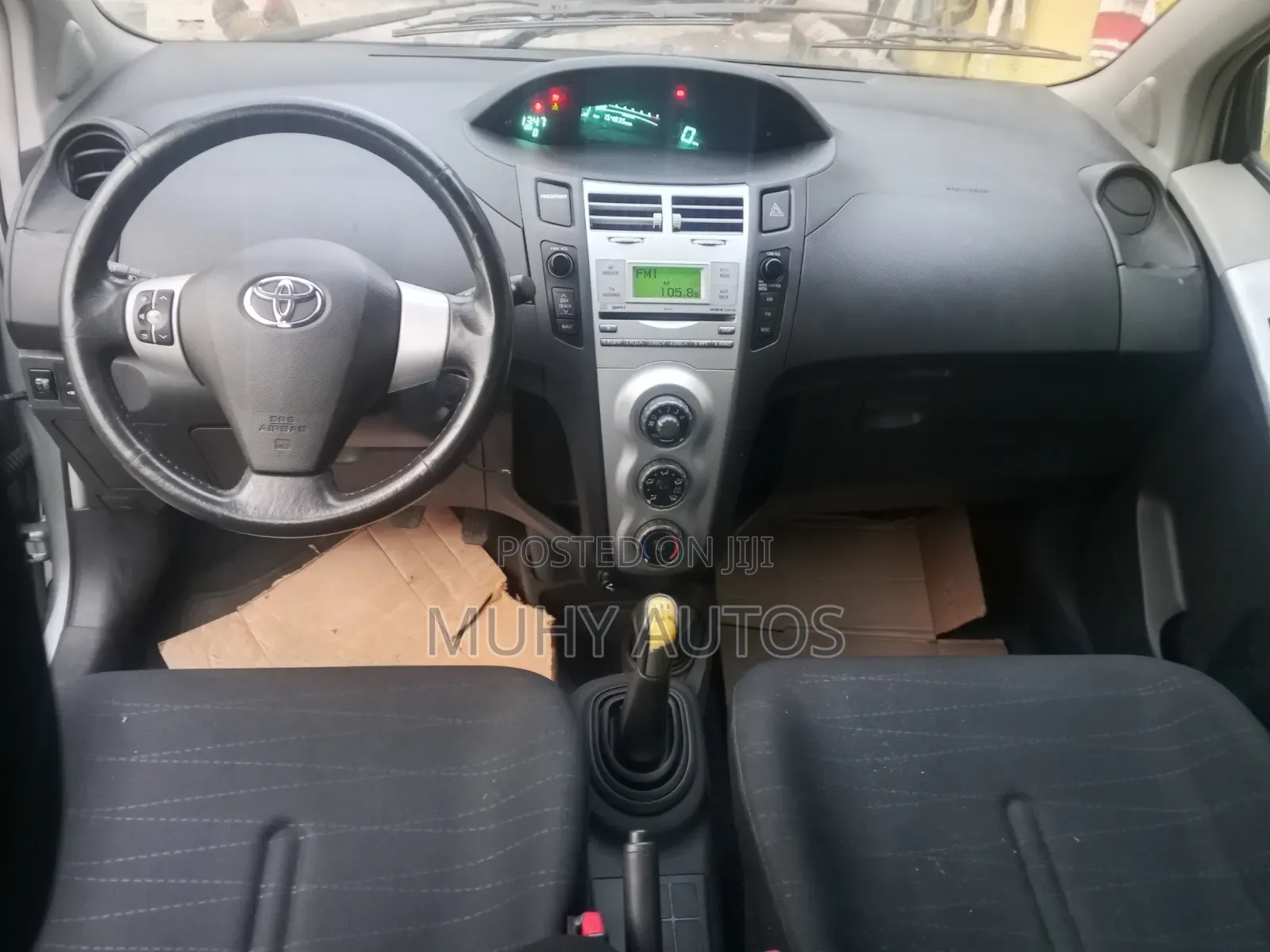 Toyota Yaris 2001 Gray