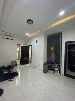 1bdrm Shared Apartment in Royal Pine, Lagos Island / Lagos Island