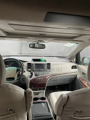 Toyota Sienna 2012 Silver