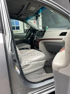 Toyota Sienna 2012 Silver
