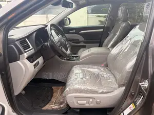 Toyota Highlander XLE 2019 Gray