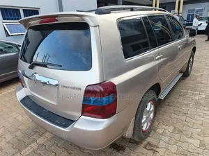 Toyota Highlander 2005 Gold