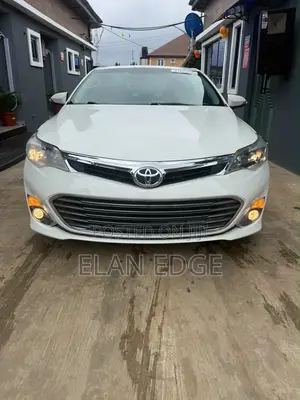 Toyota Avalon XLE 4dr Sedan (3.5L 6cyl 6A) 2015 White