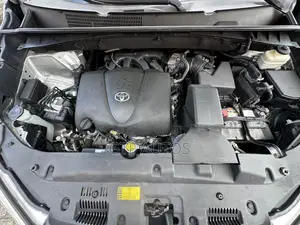Toyota Highlander XLE 4x4 V6 (3.5L 6cyl 8A) 2018 Silver