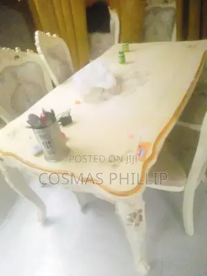 Diyne Table