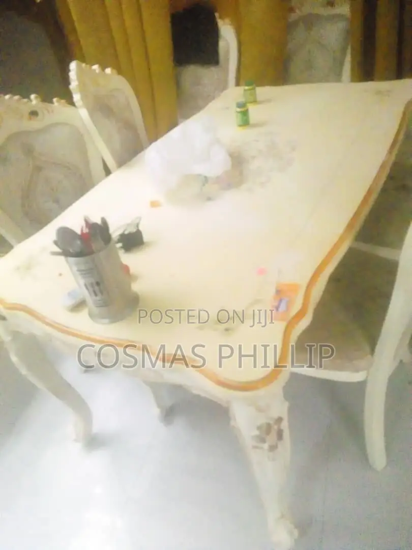 Diyne Table