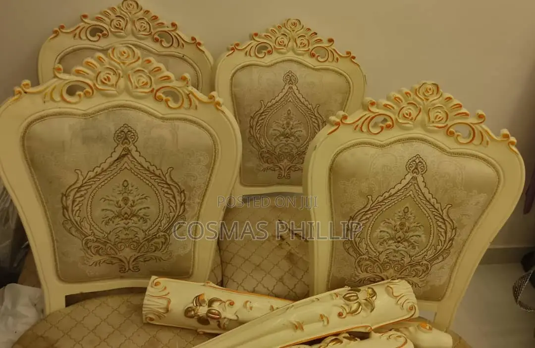 Diyne Table