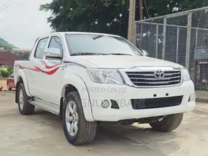 Toyota Hilux SR 4x4 2015 White