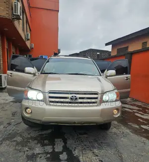 Toyota Highlander 2005 Gold