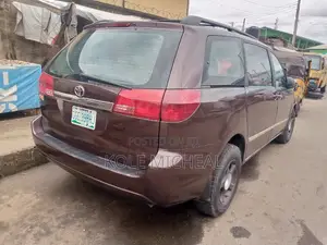 Toyota Sienna 2004 Brown