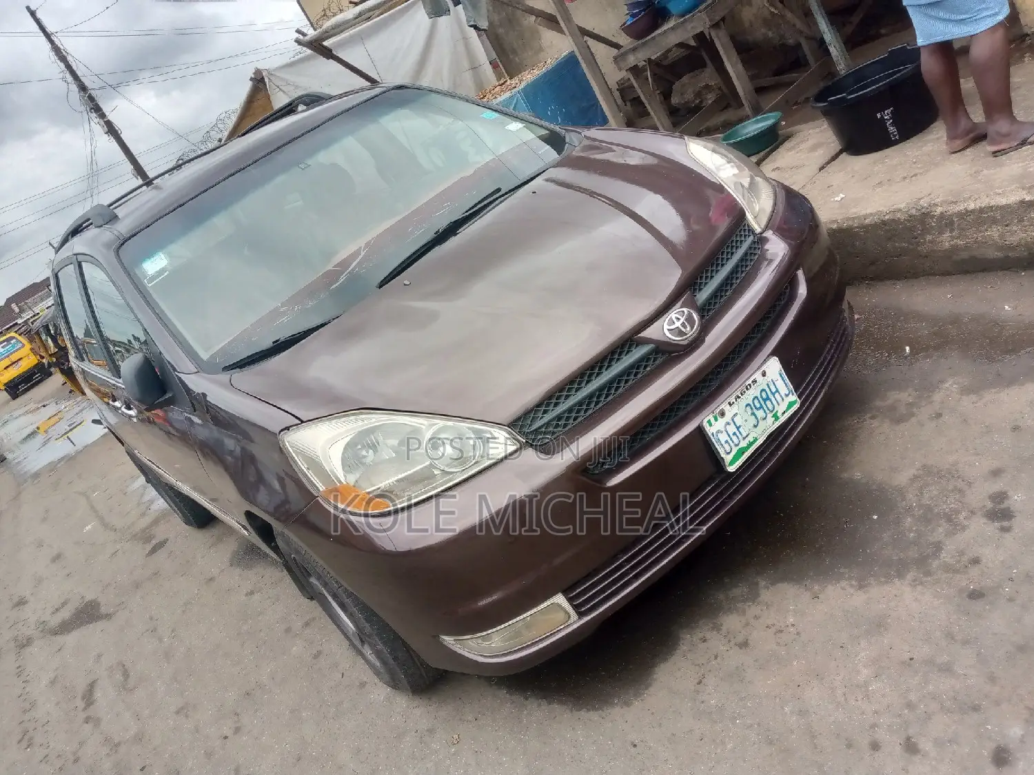 Toyota Sienna 2004 Brown