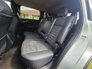 Mitsubishi Outlander SE 2024 Green