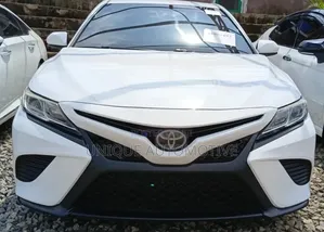 Toyota Camry SE FWD 2020 White