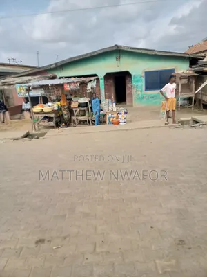 10bdrm House in Allowanle, Agbotikuyo for sale