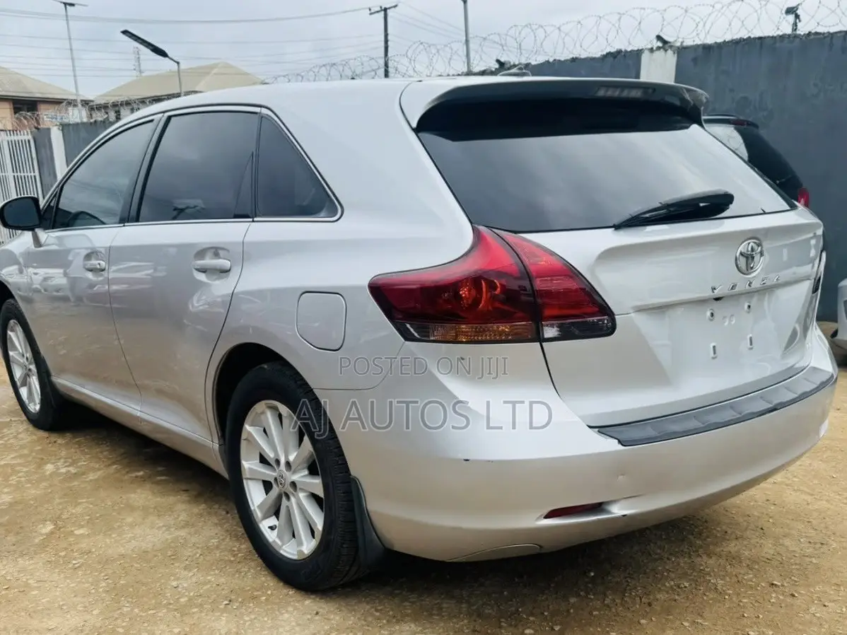 Toyota Venza 2010 Silver