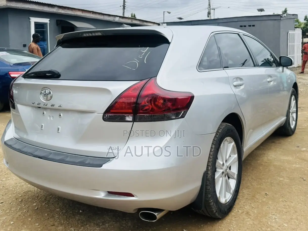 Toyota Venza 2010 Silver