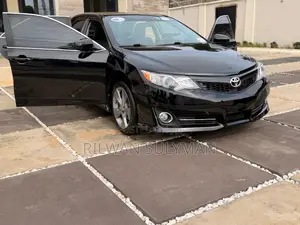 Toyota Camry SE 4dr Sedan (2.5L 4cyl 6A) 2013 Black