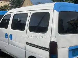 Suzuki APV Minibus 2006 White
