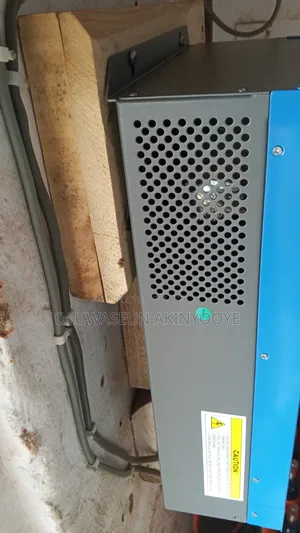 Famicare Hybrid Inverter 24v 2.5kva