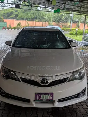 Toyota Camry SE V6 4dr Sedan (3.5L 6cyl 6A) 2013 White