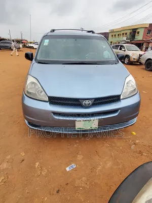 Toyota Sienna 2005 Blue