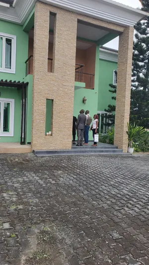 5bdrm Duplex in Cooporative Villa for sale