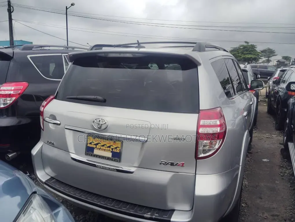 Toyota RAV4 2011 Silver