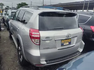 Toyota RAV4 2011 Silver