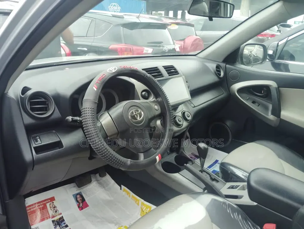 Toyota RAV4 2011 Silver