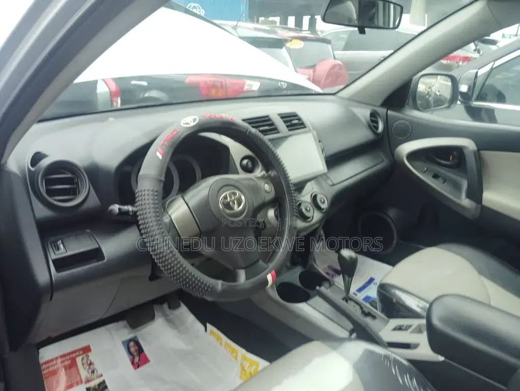 Toyota RAV4 2011 Silver
