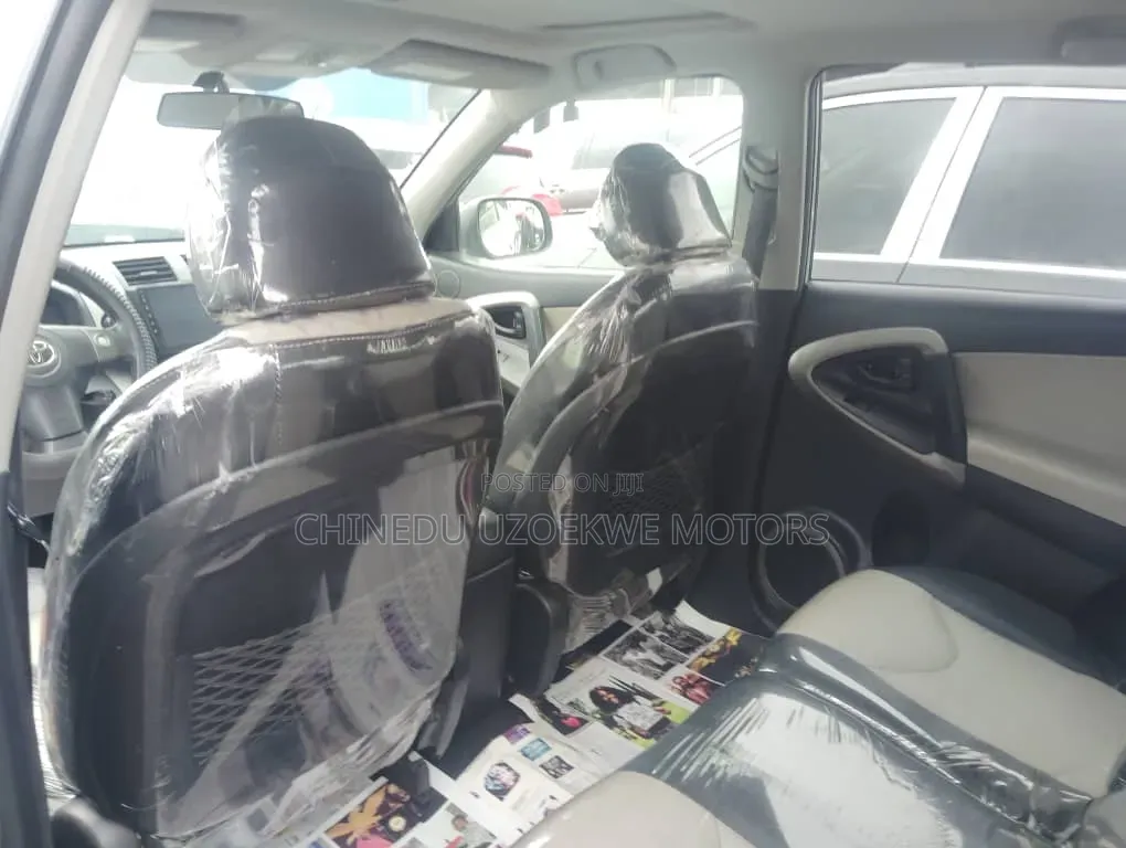 Toyota RAV4 2011 Silver