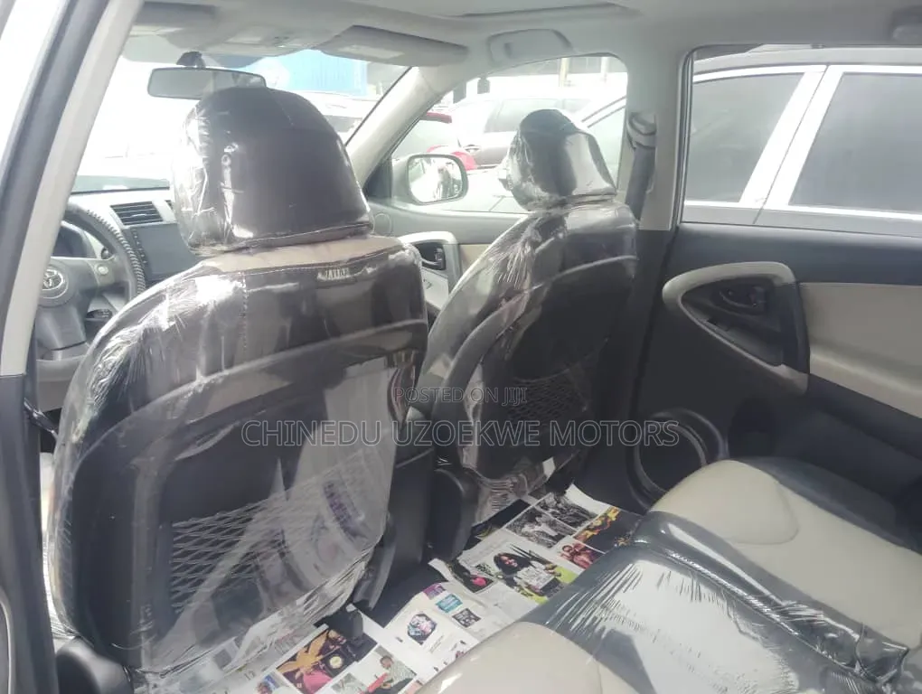 Toyota RAV4 2011 Silver