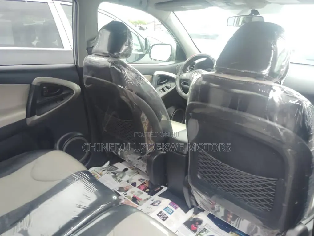 Toyota RAV4 2011 Silver