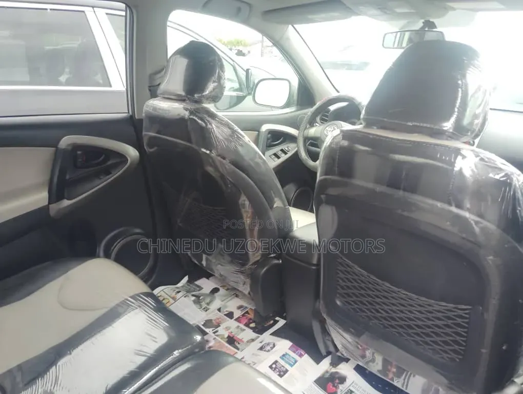 Toyota RAV4 2011 Silver