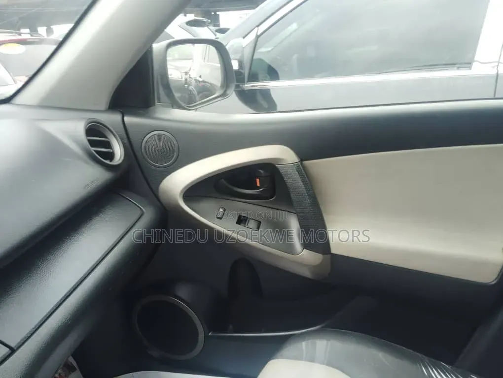 Toyota RAV4 2011 Silver